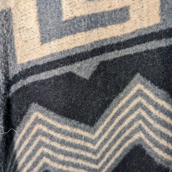 Canadian Oversized Southwestern Grey Warm Bohemian Lagenlook Cape One Size - Picture 4 of 7